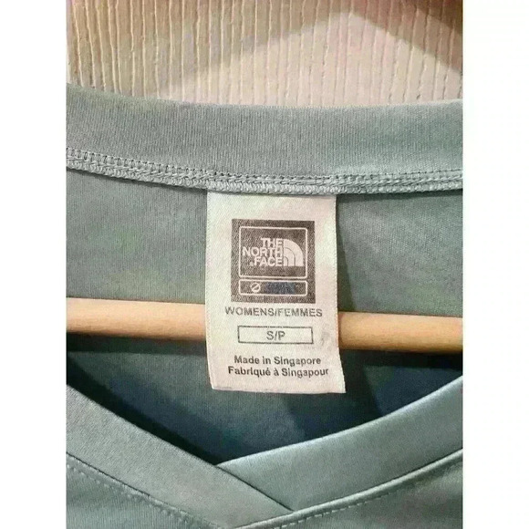 The North Face Women’s Small Petite Baby Sky Blue Athletic Gym Top - Picture 4 of 7